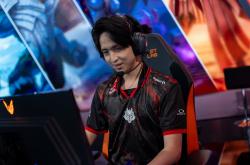 开云体育登录-CLG险胜TL，Hanssama打出惊人五杀小组赛2:1（洛杉矶）