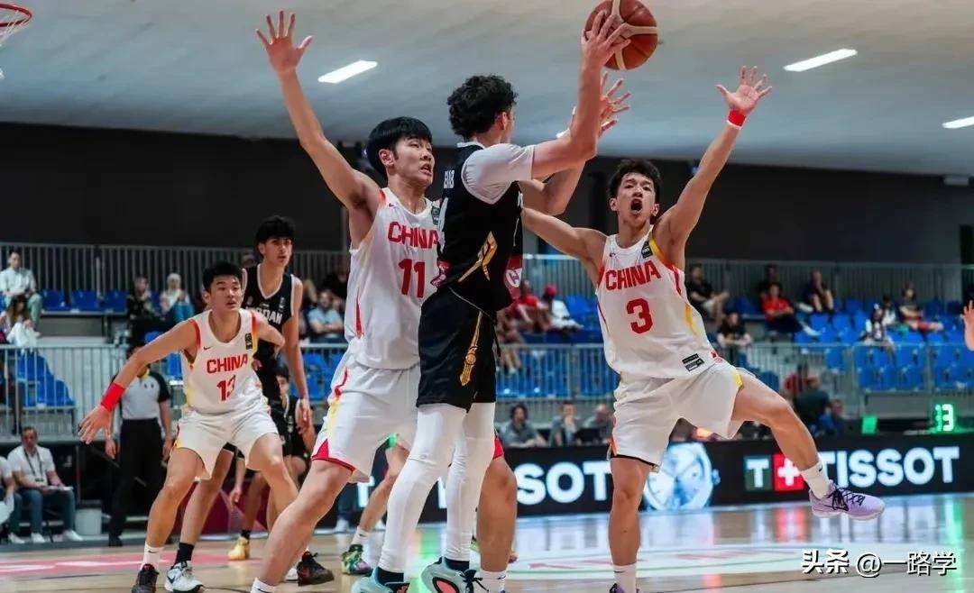 云南男篮队员表现抢眼，帮助球队获胜