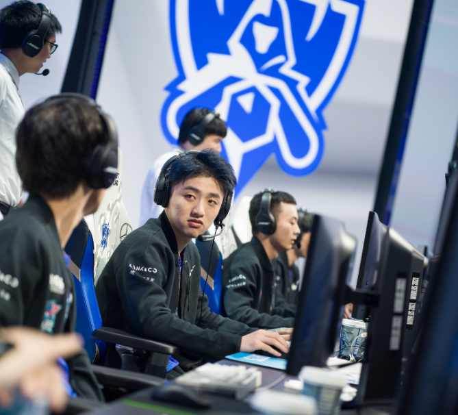 TL翻盘FLY,Doinb团战一打五入围赛3:2(深圳) TL翻盘FLY,Doinb团战一打五入围赛3:2(深圳)