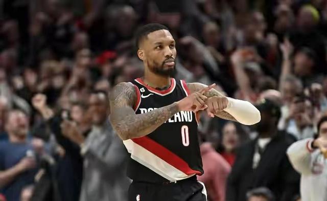 开拓者险胜独行侠，利拉德32分再获关键时刻得分