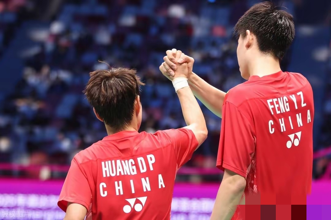 中国队完胜韩国队,张本智和统治全场 中国队完胜韩国队,张本智和统治全场