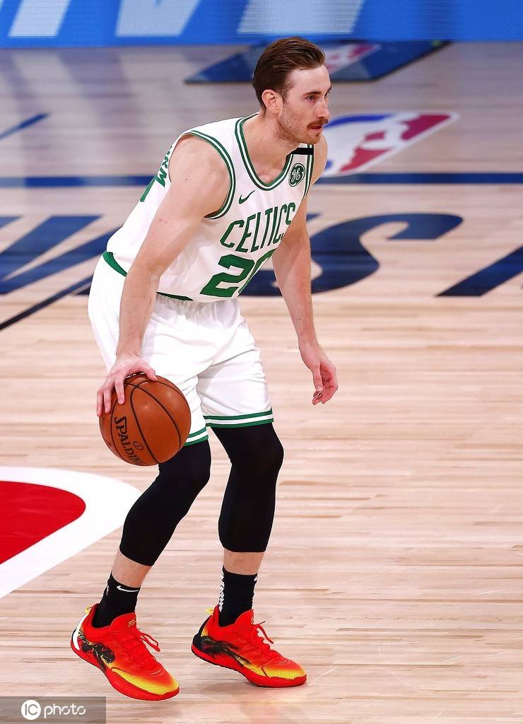 上海队逆转凯尔特人，莫兰特扛起全队